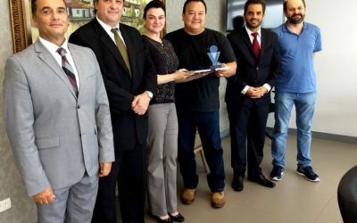 JUSPREV entrega troféu em reconhecimento à parceria com a AMAPAR e APMPPR