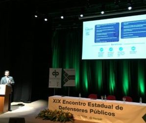 Consultor da JUSPREV ministra palestra no 19º Encontro Estadual dos Defensores Públicos do Rio Grande do Sul